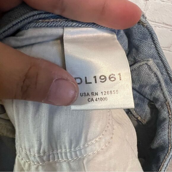 DL1961 Florence Cropped Mid Rise Instascuplt Light Wash Distressed Jean size 29 - Picture 6 of 7